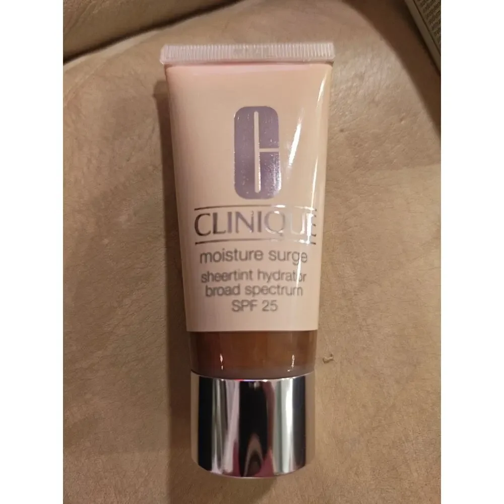 CLINIQUE moisture surge sheertint hydrator broad spectrum SPF 25